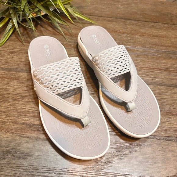 Bzees Shoes - Bzees Cabana Women's Thong Sandals Walking Comfort Gray Size 9.5M